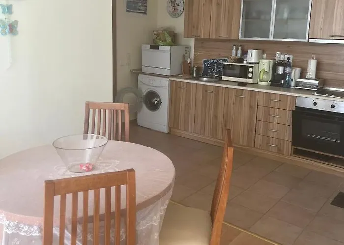 Noks - Marina View Апартамент